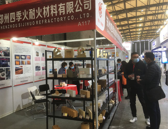 客戶詢問(wèn)耐材產(chǎn)品，郭經(jīng)理跟客戶溝通具體的工況