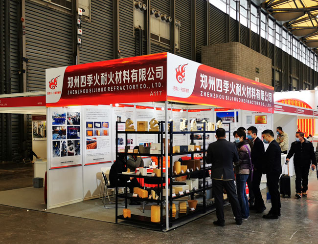 李經(jīng)理針對(duì)客戶提出的疑問(wèn)，逐一解答